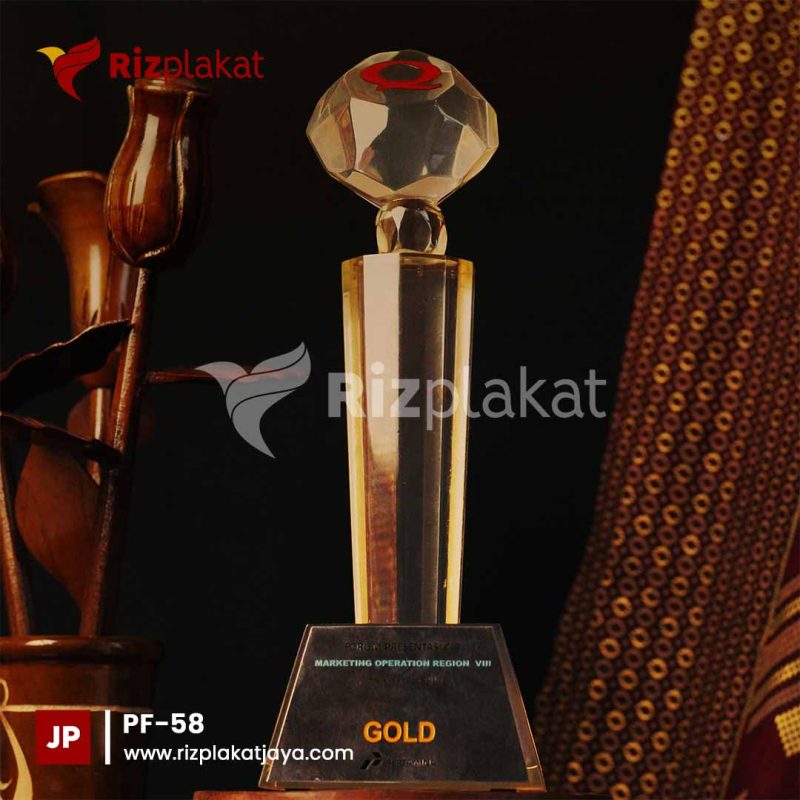 Trophy Pertamina atau Piala Bergengsi untuk Karyawan