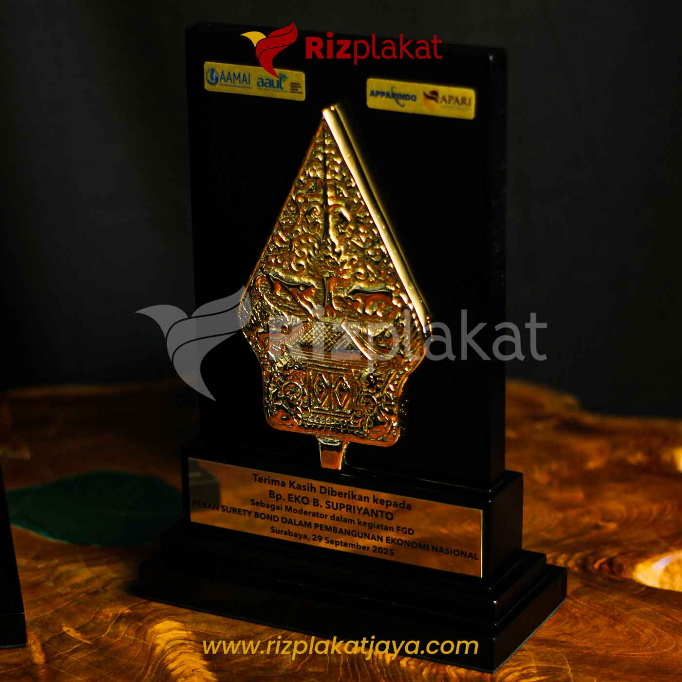 Plakat Kayu Wayang GoldΒ Plakat Kayu Wayang GoldΒ