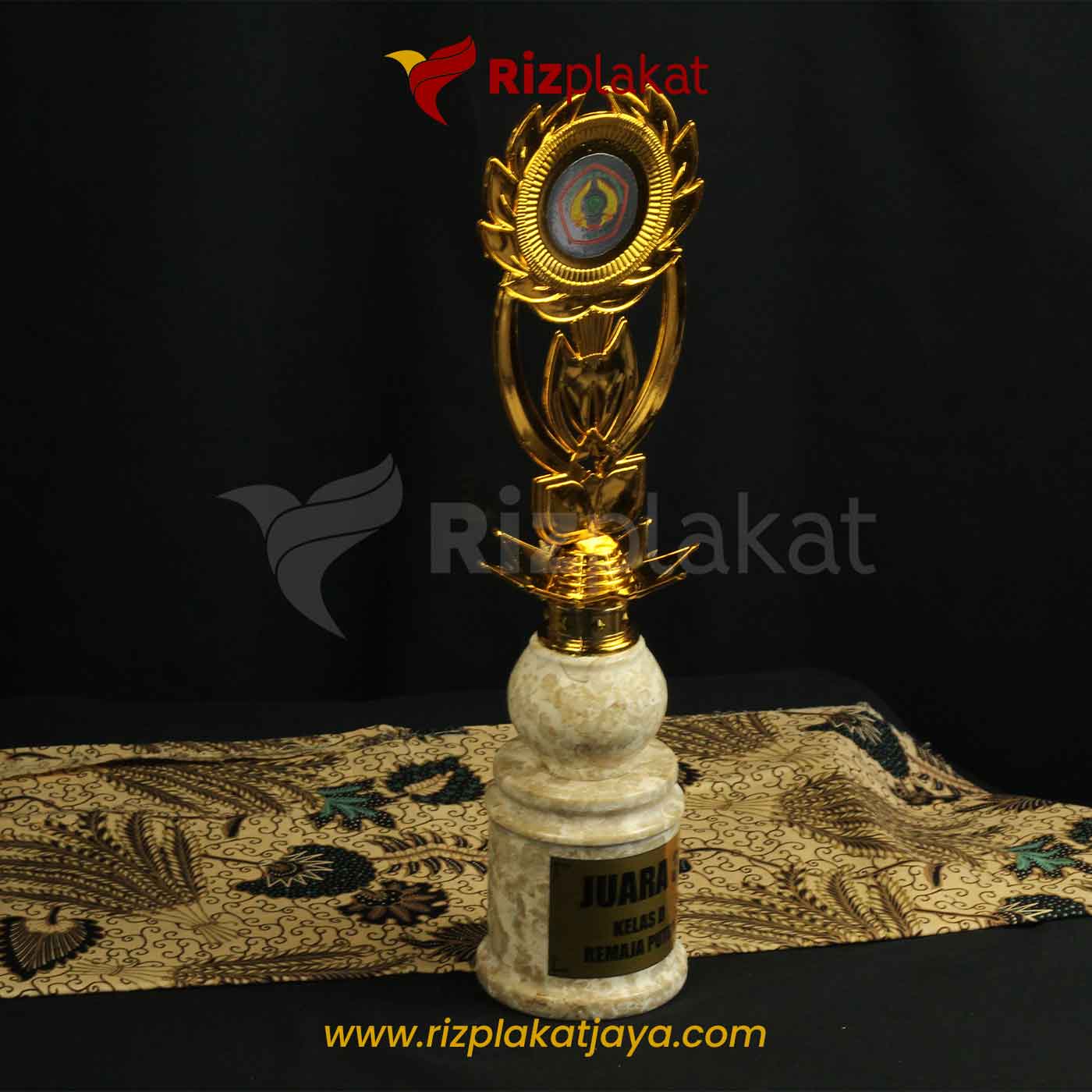 Piala Marmer Trophy Juara β Penghargaan Kompetisi Elegan & Berkelas
