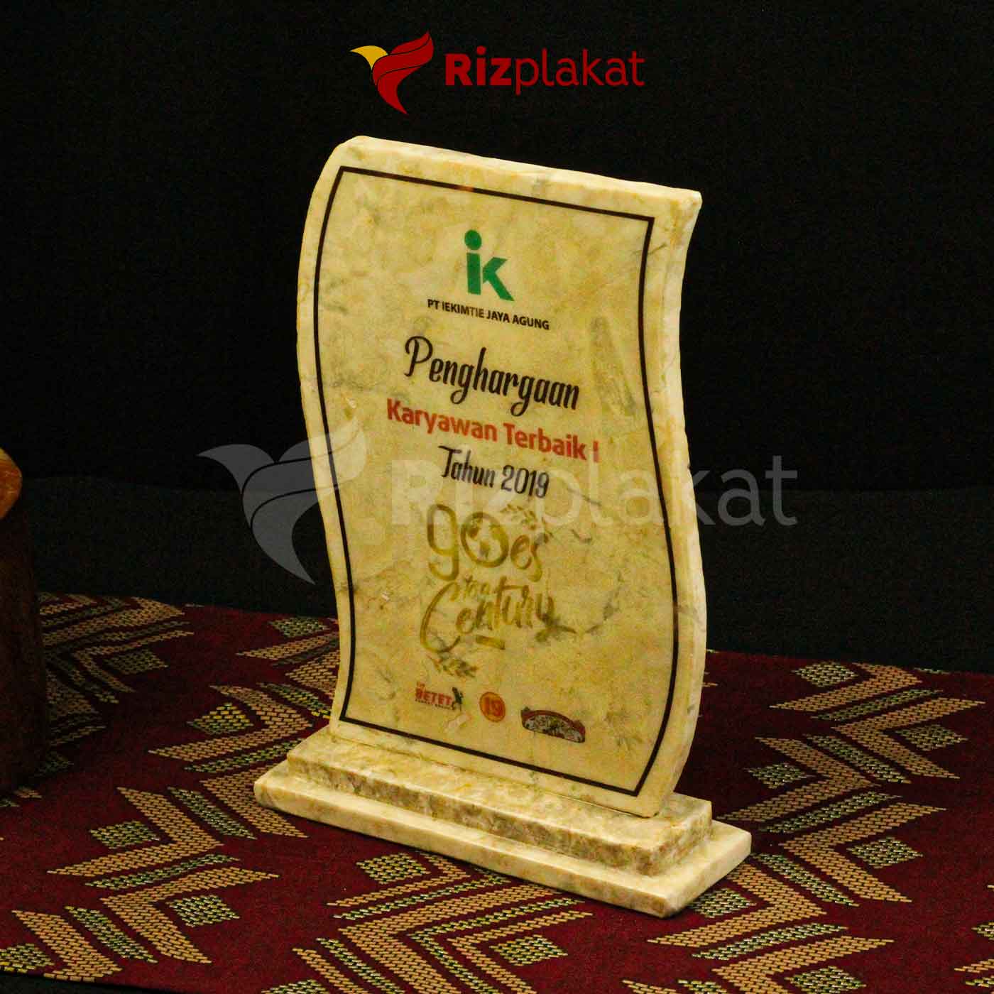 Plakat Penghargaan Marmer Custom β Award Karyawan Terbaik Perusahaan