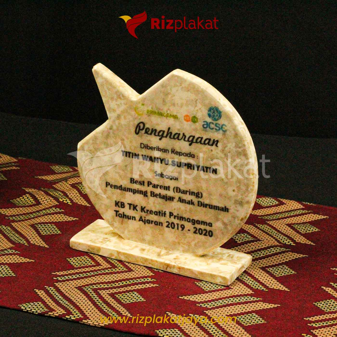 Plakat Penghargaan Marmer Custom β Award Apresiasi Orang Tua & Pendidikan